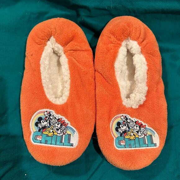 Mickey Mouse and Friends Gripping House Slippers Sz 7/8 - Picture 1 of 3
